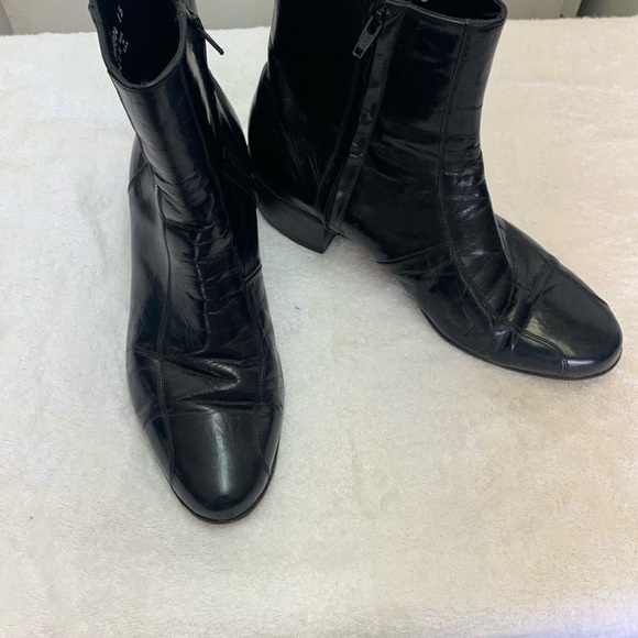 Florsheim Black Ankle Booties with Sleek Finish - Picture 1 of 13